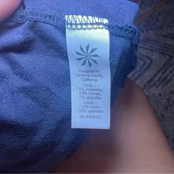 Athleta Be Free Navy Blue Mesh Tank Top Size Large Athletic Athleisure Gym - Picture 9 of 9